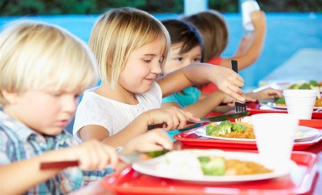 Ceny obědů ve školách i školkách rostou a je možné požádat o snížení či promin 2.jpg
