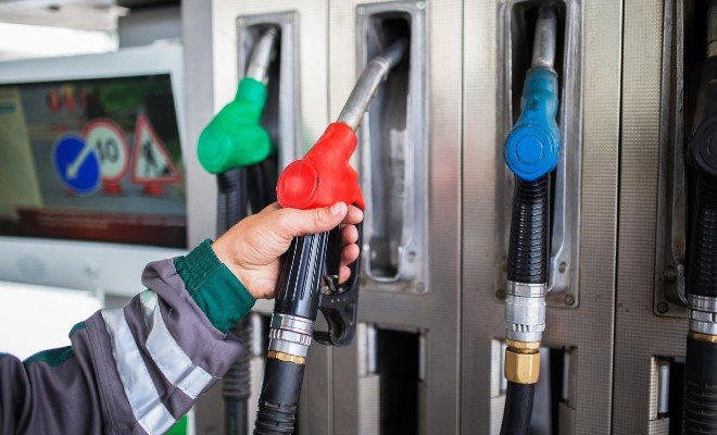 Daň z nafty i benzínu se snížila, ale u čerpacích stanic se to nemusí pr 2.jpg