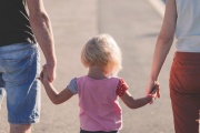 Daňový bonus na dítě v roce 2023 může být nedosažitelný
