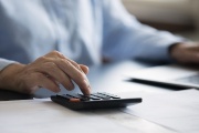 Do obratu rozhodného pro registraci k DPH je nejednou nutné započítávat i nájem soukromého bytu