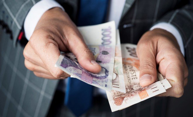 Doplatek do minimální mzdy si i v roce 2021 musí u zaměstnanců pohlí 2.jpg