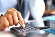 Exekuční srážky ze mzdy a důchodů v roce 2023 a co je ovlivňuje