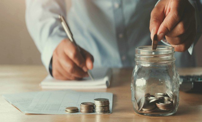 Finanční rezervu na nutné výdaje by si měl jedinec vytvářet alespoň na tři a 2.jpg