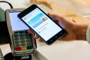 Platby přes Apple Pay už Česká spořitelna zpřístupnila i držitelům karet Mastercard