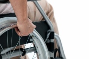 Výchovné s invalidním důchodem pobírat nelze, je nezbytný důchod starobní