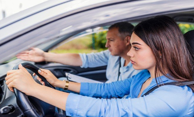 Za autoškolu bude nutné si v roce 2022 připlatit a dát třeba i více než 2.jpg