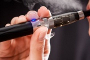 Zahřívaný tabák s příchutěmi se už v ČR nesmí prodávat, ale daním to neprospěje
