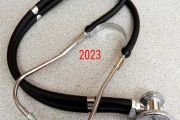 Změnit zdravotní pojišťovnu v roce 2023 znamená podat do konce března přihlášku