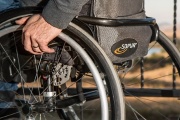 Změny u příspěvku na péči, příspěvku na zvláštní pomůcku i průkazu osoby se zdravotním postižením v roce 2022