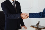 Garanční fond advokátní komory od roku 2026 ochrání klienty před nepoctivou advokátní úschovou