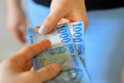 Informace o výši nástupní odměny musí být pro zaměstnance nově jednou z prvních