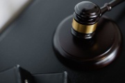 Jaké jsou důvody zvláštního zřetele u odpovědnosti za schodek?
