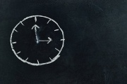 Kolik hodin může pracovat brigádník 17 let?
