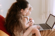 Kolik je měsíční daňový bonus na dítě v roce 2026?