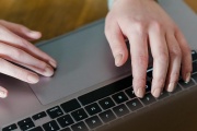Které firmy musí mít od června 2026 na webu tlačítko pro odstoupení od smlouvy?