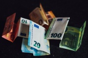 Minimální mzda v roce 2027 by měla vzrůst o 2500 Kč