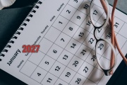 Od kdy musí zaměstnavatelé povinně postupovat dle směrnice o transparentním odměňování?
