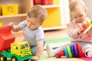 Za péči o dítě v dětské skupině od roku 2024 bude třeba opět zaplatit více