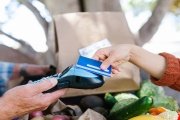 EET 2.0 budou podléhat platby hotovostní, kartou, QR kódem a fakturou s přítomností platícího