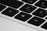 Proč musí být k odstoupení od smlouvy tlačítko a nestačí jen formulář na webu?